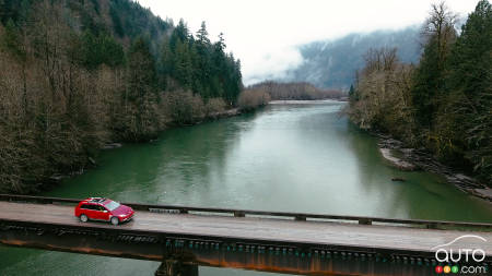 Volkswagen Golf Alltrack is ideal for outdoor sports and adventures (video)