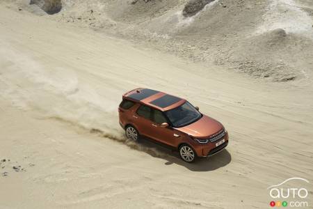 2017 Land Rover Discovery Offers Serenity in the Storm