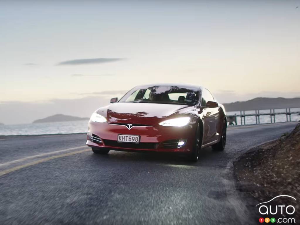 Tesla Model S sur les routes de la Nouvelle-Zélande