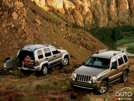 FCA recalls 325,000 Older Jeep Libertys