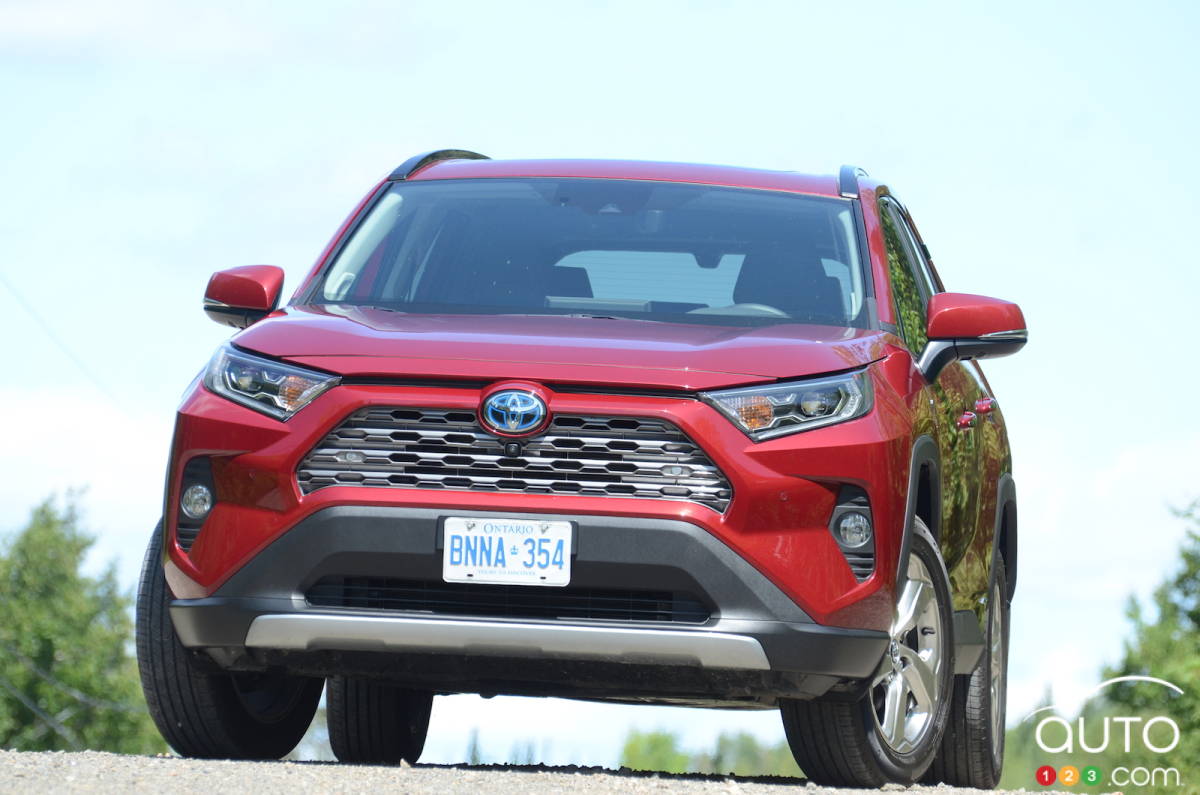 Fuel Tanks of Some 2019 Toyota RAV4 Hybrids Can’t Be Fully Filled