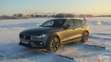 First Drive of the 2019 Volvo V60 CC and T8 hybrid