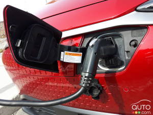 L’Illinois considère des frais annuels de 1000 $ pour l’immatriculation d’une voiture électrique