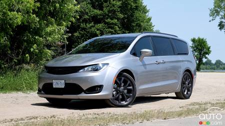 2019 Chrysler Pacifica Review: Road-Tripping the Light Fantastic