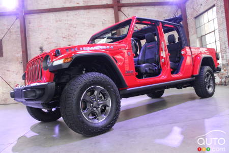 Sales of Jeep Gladiator Halted Over Driveshaft Problem