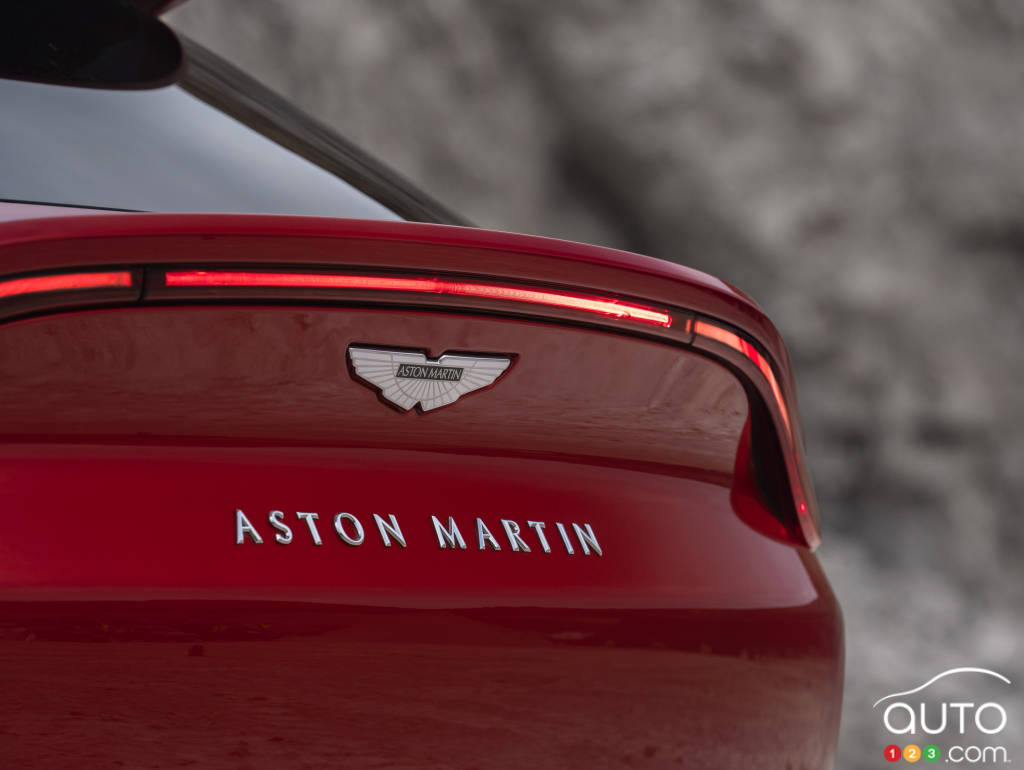 Aston Martin DBX 2021