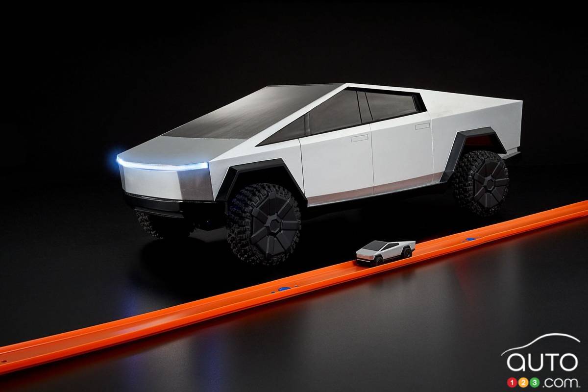 Remote-Controlled Hot Wheels Versions of Tesla Cybertruck Coming for Christmas!