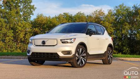Volvo Cuts Price, Boosts Range on Volvo XC40 Recharge for 2022
