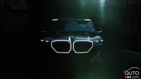 Le Concept XM de BMW se montre le bout du nez avant son dévoilement complet