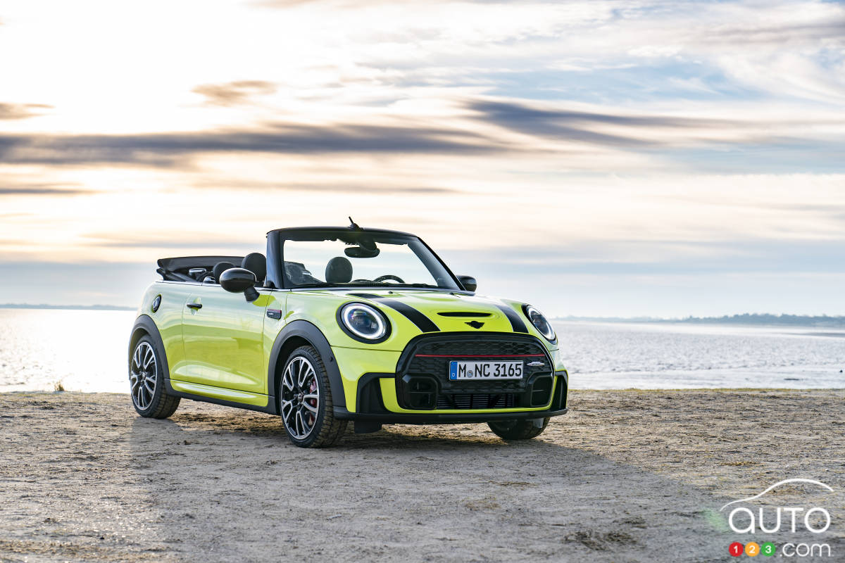 Next-gen Mini convertible spotted with internal combustion engine