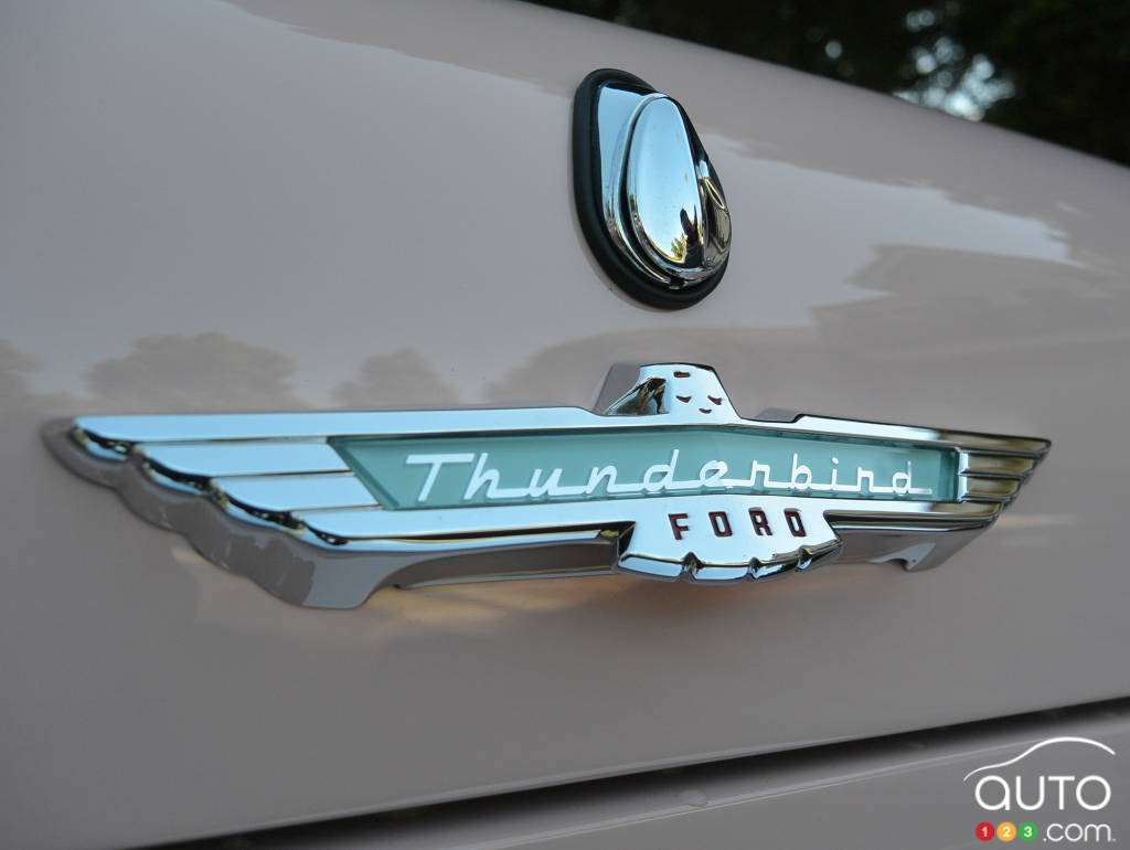 Écusson de la Ford Thunderbird 1957