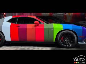 Une Dodge Challenger 2023 portant 14 couleurs