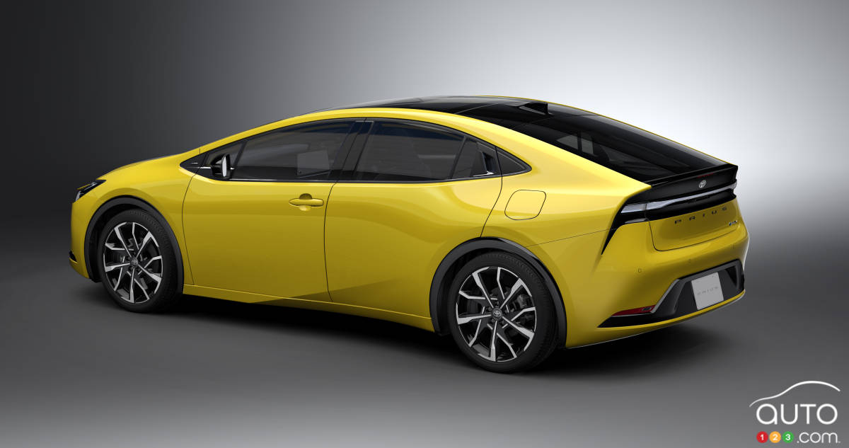 2023-toyota-prius-the-european-model-is-unveiled-car-news-auto123