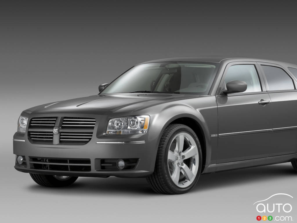 2008 Dodge Magnum Photo: Dodge
