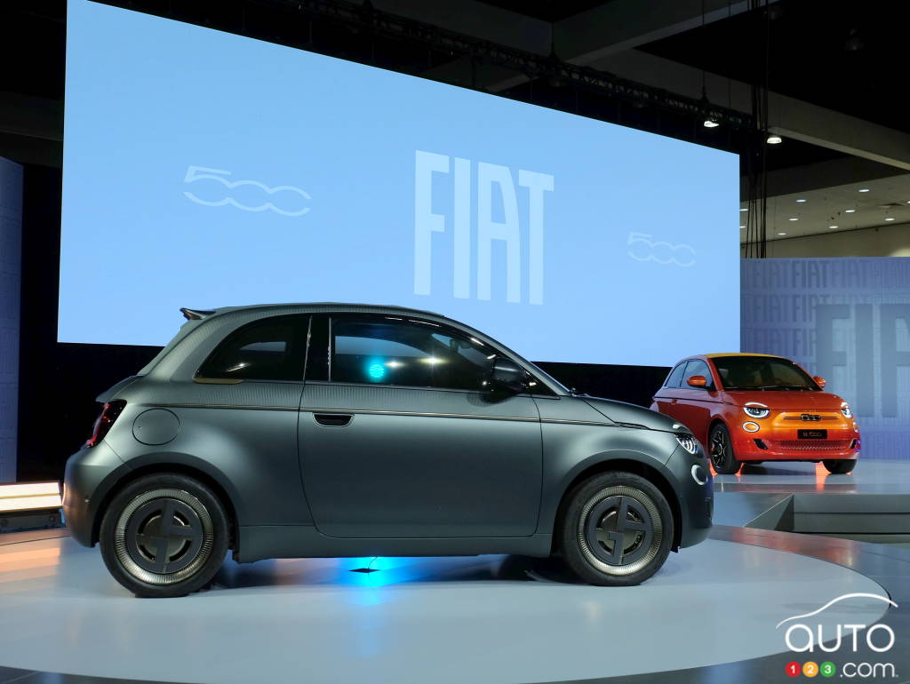 The Fiat 500e at the 2022 Los Angeles Auto Show
