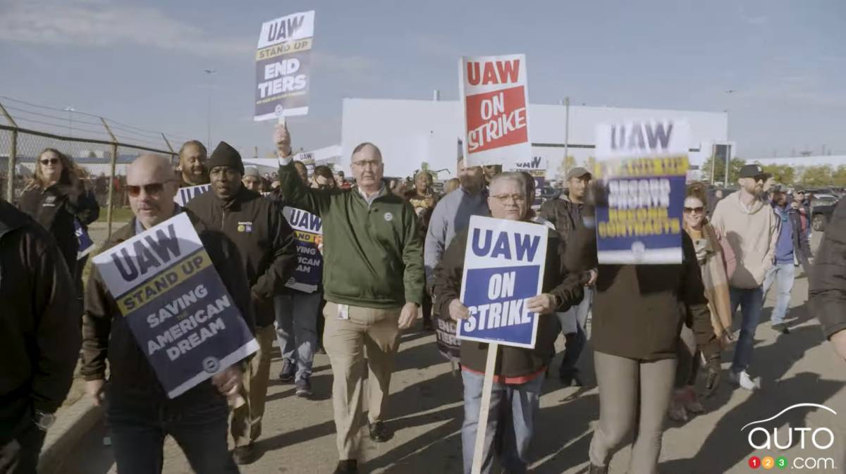 UAW Reaches Tentative Agreement with Stellantis on New Labor Contract