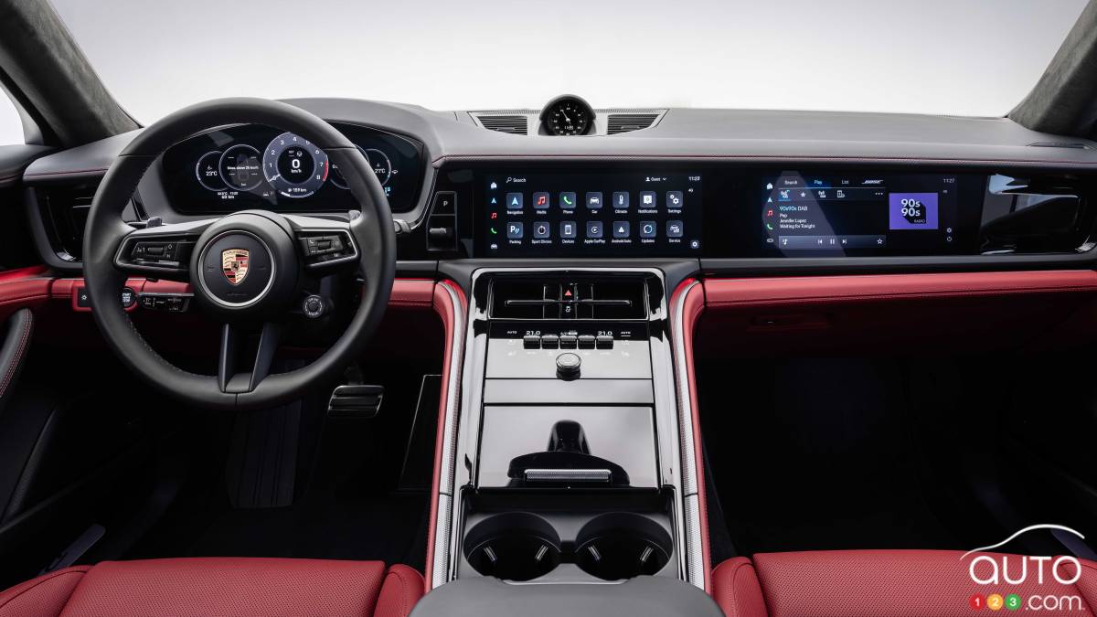Porsche shows 2024 Panamera interior Car News Auto123