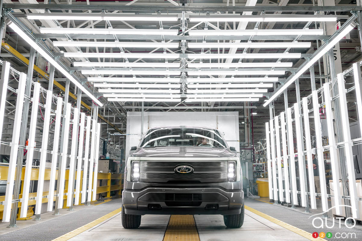 Ford Halving Production for F-150 Lightning Pickup to Start 2024