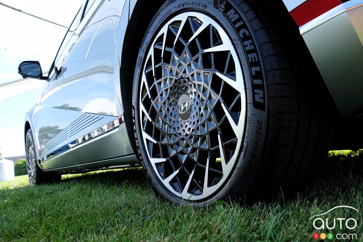 Guide d’achat : les meilleurs pneus d’été et toutes saisons pour les voitures électriques en 2023