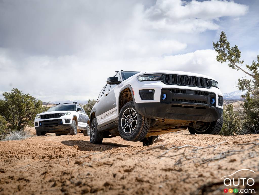 Two electrified Jeep Grand Cherokee 4xe models driving themselves!