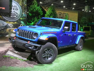 Detroit 2023: 2024 Jeep Gladiator Gets Design, Tech Updates