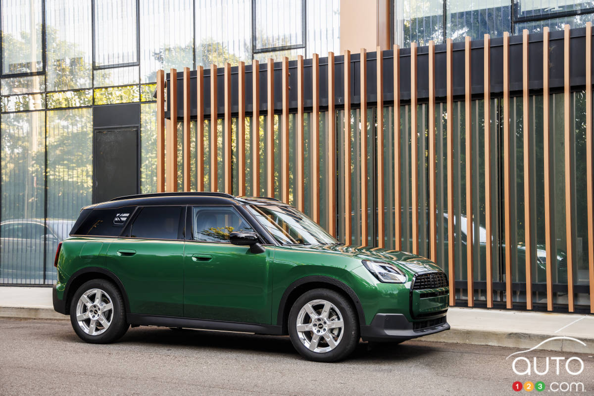 First Look: Is the Bigger 2025 Mini Countryman EV SUV Better?