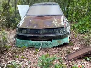 Des voitures du film Days of Thunder retrouvées abandonnées dans un boisé