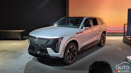 Cadillac Sets U.S. Escalade IQ Price at $129,900