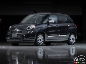This 2015 Fiat 500L Used by Pope Francis Could Sell for 100,000 USD