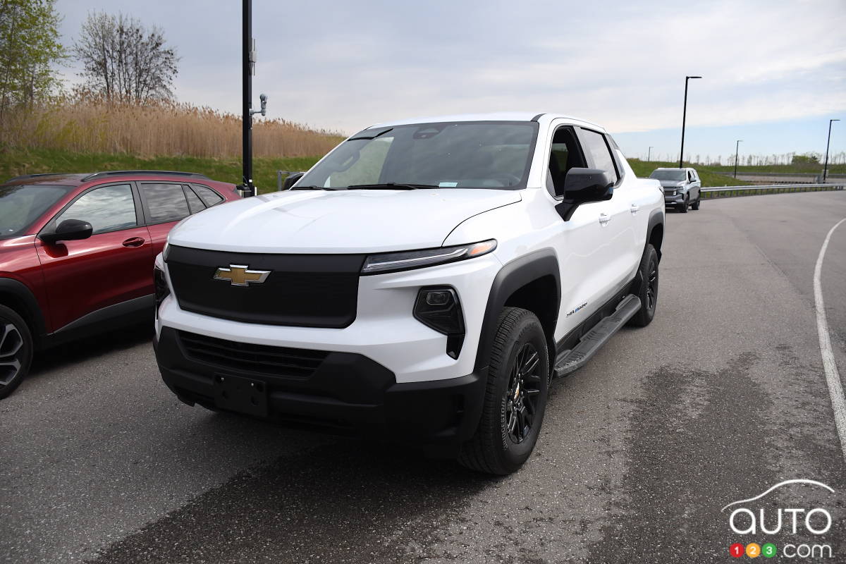 2024 Chevrolet Silverado EV 3WT 2024 First Drive: We Drive a First Version of the Pickup