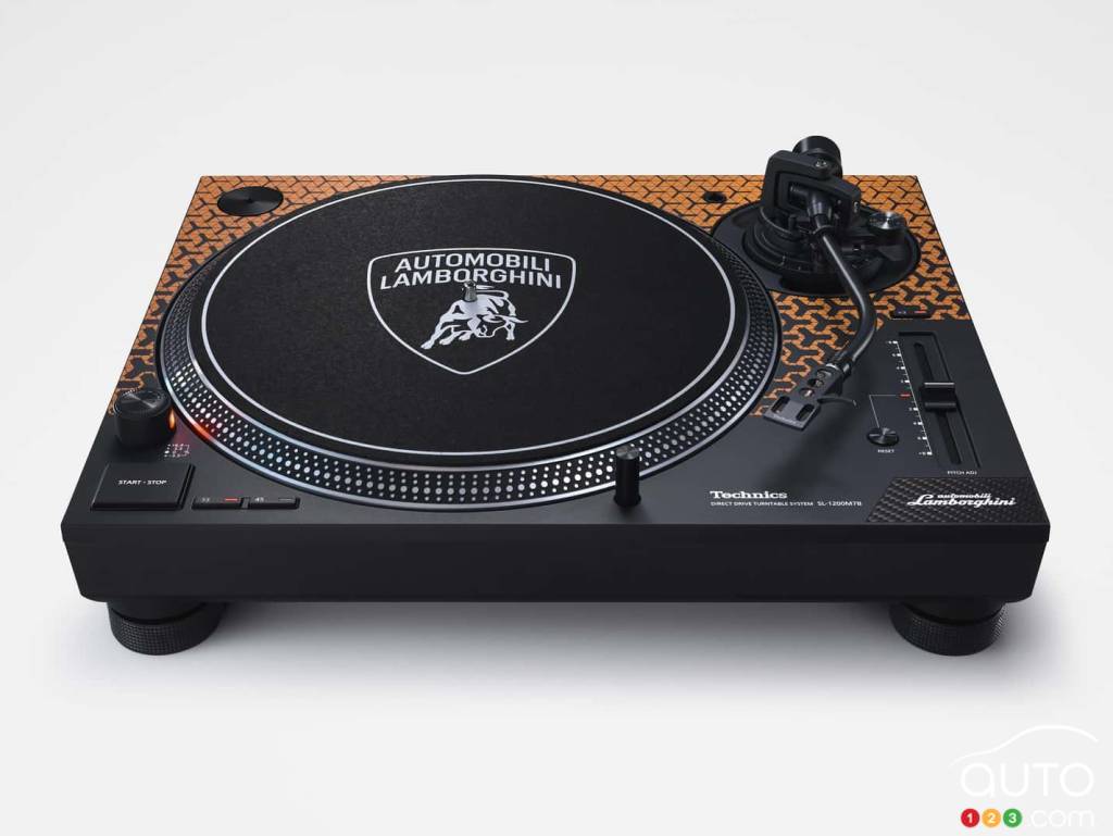 Lamborghini and Technics produce a limited-edition turntable and vinyl record featuring sounds of the automaker'S V12 engines