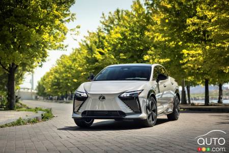 Le Lexus RZ 2026 offert à partir de 59 990 $ au Canada