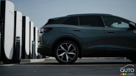 Les VÉ de Volkswagen pourront bientôt être chargés sur les bornes Tesla