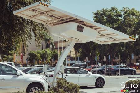 L’administration Trump retire 8000 chargeurs des édifices fédéraux