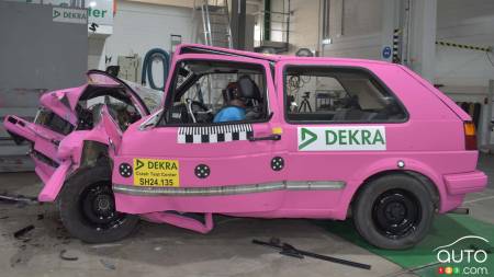 Une Volkswagen Golf 1989 soumise à un test de collision de 2025