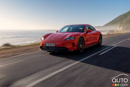 La Porsche Taycan 2027 fait ses débuts avec le système E-Shift