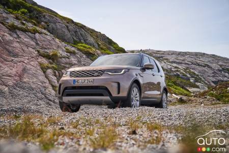 Land Rover Recalls Quarter-Million Vehicles in U.S. over Faulty Airbags