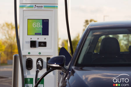 Ottawa Plans End to Federal Electric Vehicle Availability Standard
