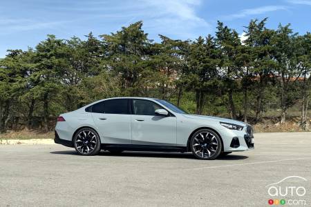 La BMW i5 2024, de profil