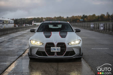 Front of 2023 BMW M4 CSL