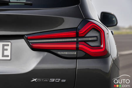 BMW X3 xDrive30e, feu, écusson