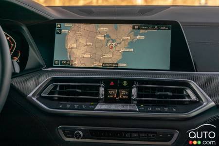 BMW X6 M50i 2020, écran central