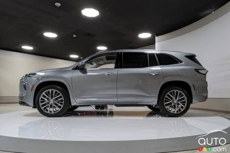 Le Buick Enclave Avenir 2025, de profil