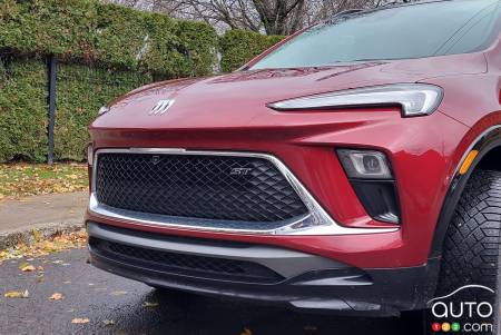 2024 Buick Encore GX, front grille, headlight