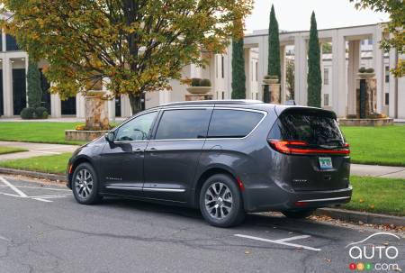 Chrysler Pacifica hybrid, profile