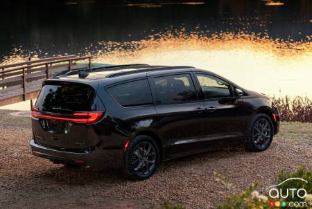 Black Chrysler Pacifica Limited S