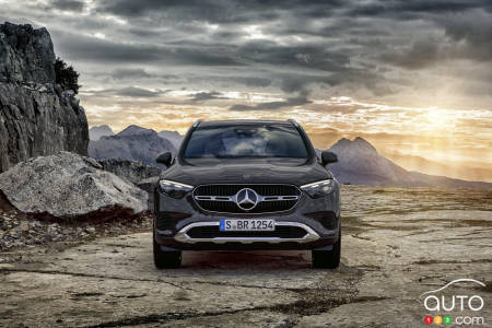 2023 Mercedes-Benz GLC, front