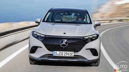 2023 Mercedes-Benz EQS SUV, front