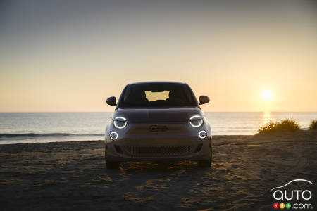 Glimpse of the new 2024 Fiat 500e La Prima