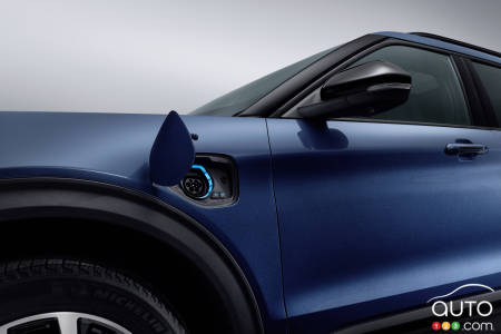 The Ford Explorer PHEV ST-Line (Europe), charging port